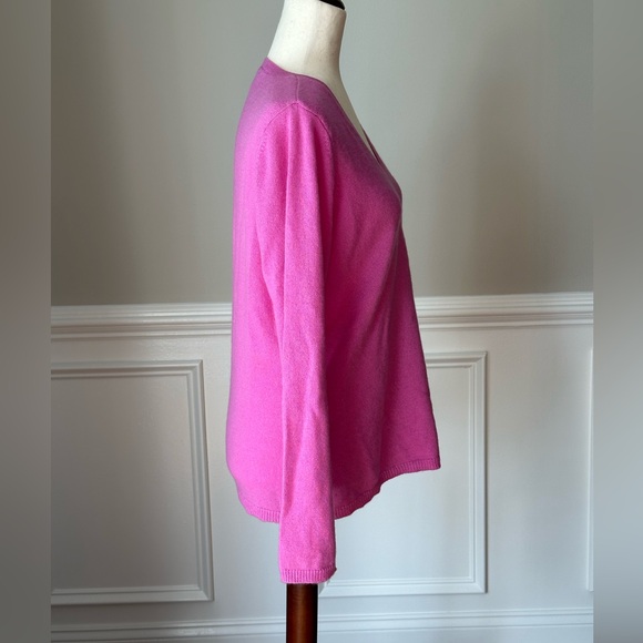 Ann Taylor 100% Cashmere V-Neck Sweater size Large - Picture 2 of 10
